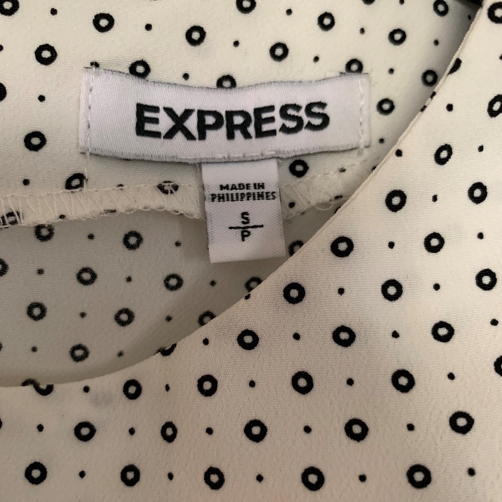 Express Patterned Top - Picture 2 of 5